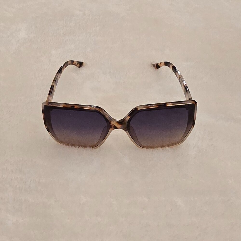 Jessica Simpson Beige Tortoise Sunglasses